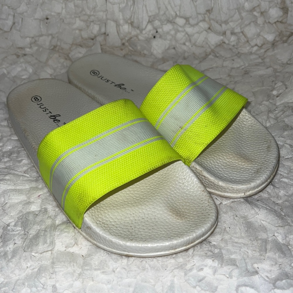 Just Be size 8 sandals